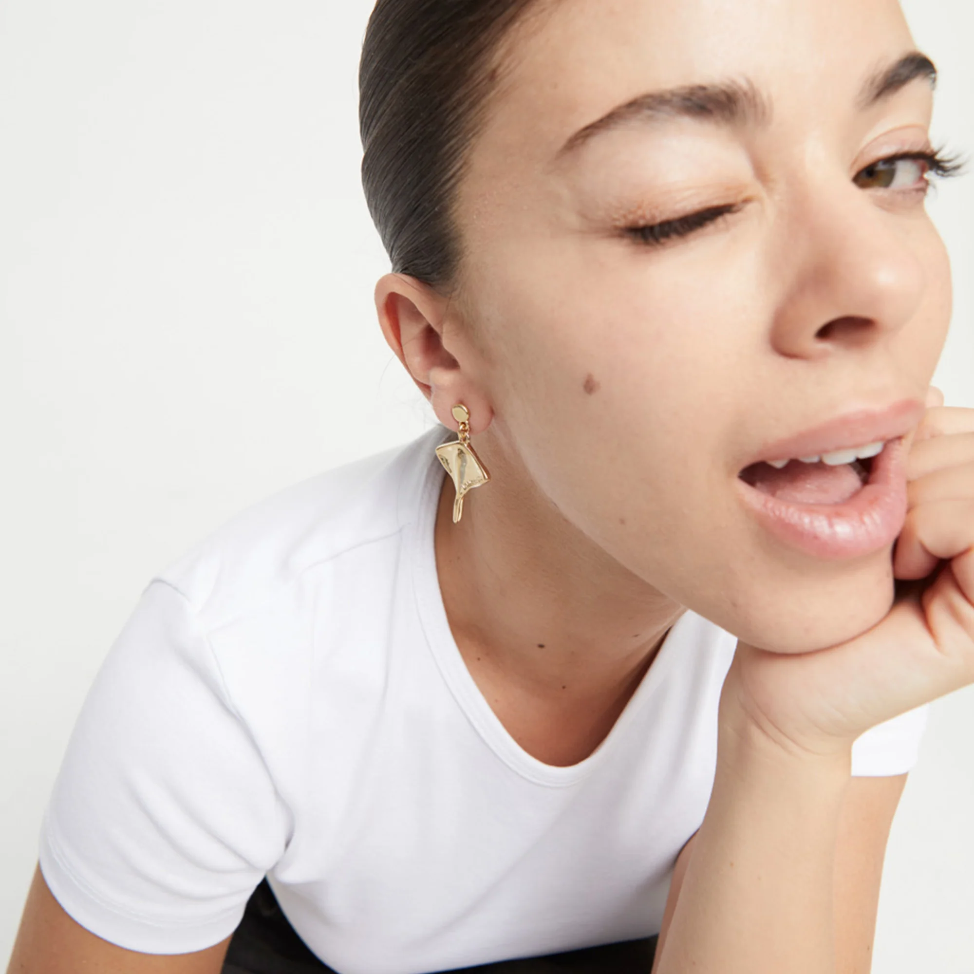 MAJESTIC GOLD EARRINGS - Image 4