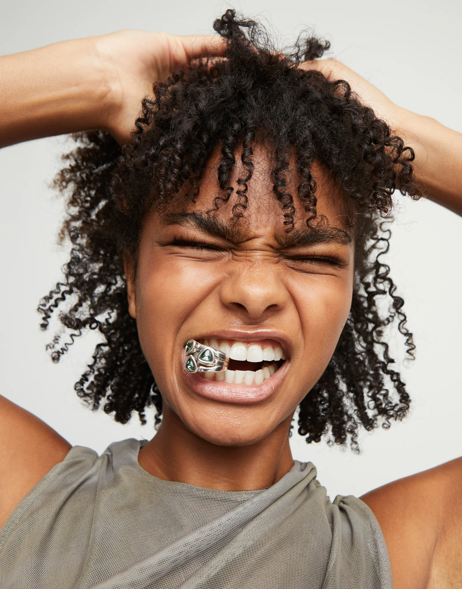 SER CAMALEONICA TRIPLE TRIANGLE GREEN CRYSTAL SILVER RING - Image 4