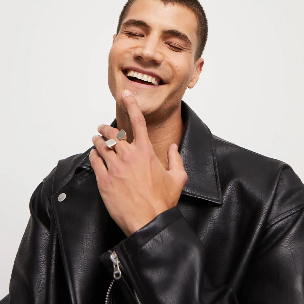 SER SIN COMPLEJOS SMOOTH SQUARE END SILVER RING - Image 4